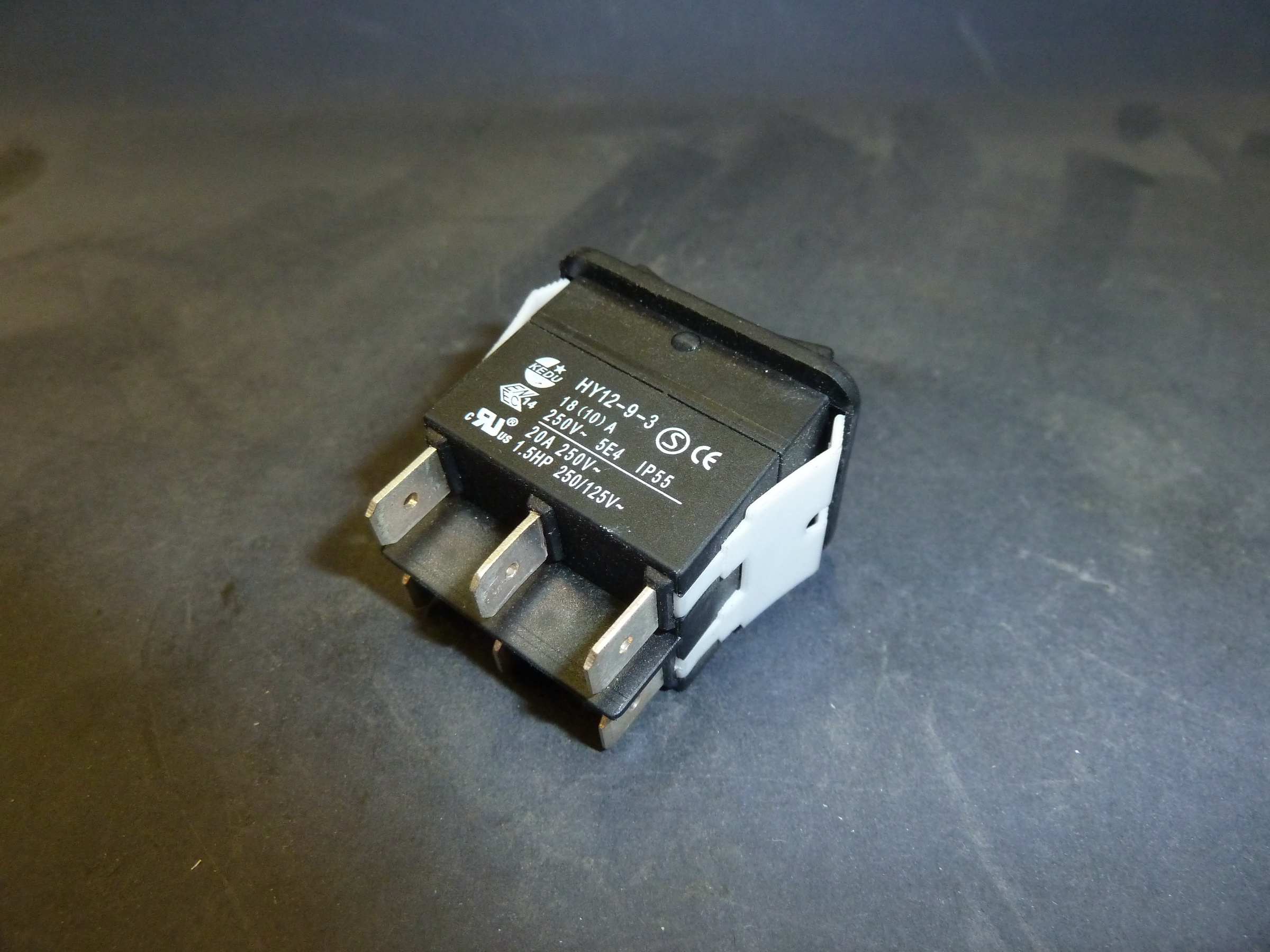 AIV Wipp-Schalter rund 230V-250V 6A Schwarz Audio- & Video-Kabel